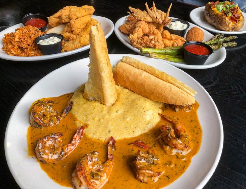 Grits and shrimp creole style seafood