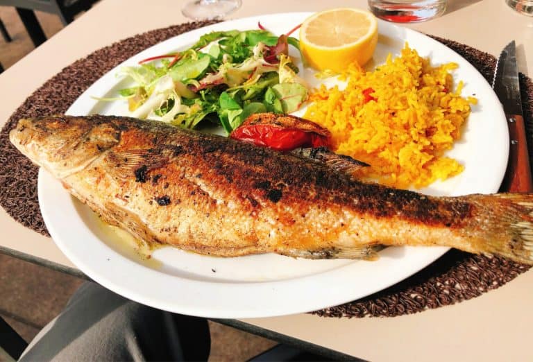 Au Lamparo: Open Air Street Café in Marseille - The Yums